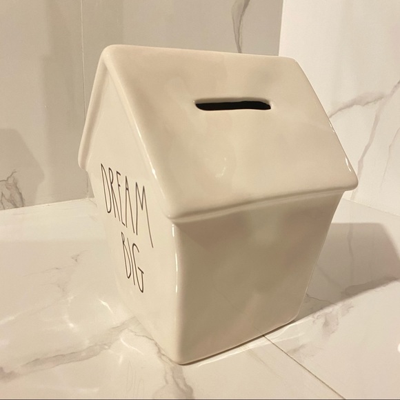 BNWT Rae Dunn “Dream Big” Coin Bank - Picture 3 of 3